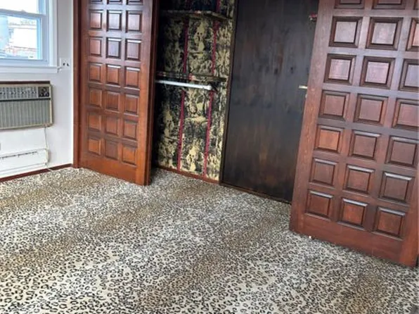 125 W Hoffman Ave, Lindenhurst, NY 11757