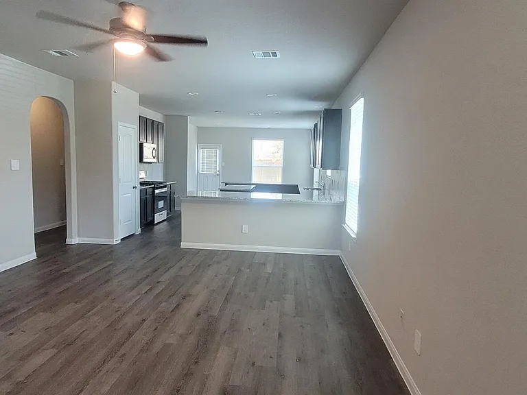 2934 Lawrence Park Ct — Photo 2