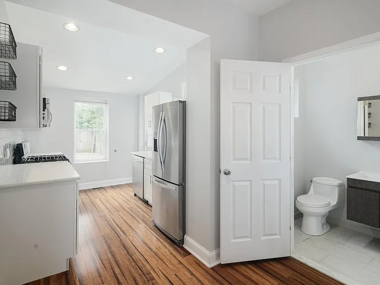 2820 W Stiles St — Photo 1