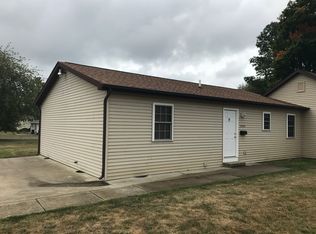 2009 11th St APT B, Charleston, IL 61920