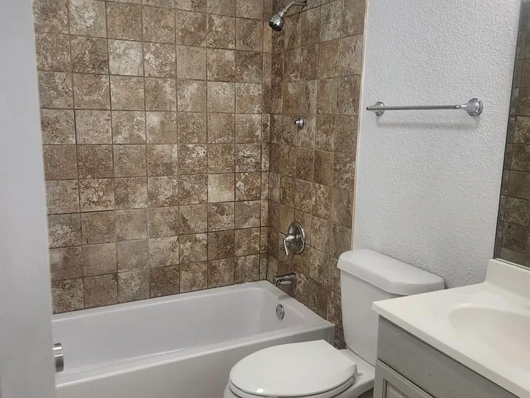 6828 Brentwood Stair Rd — Photo 10