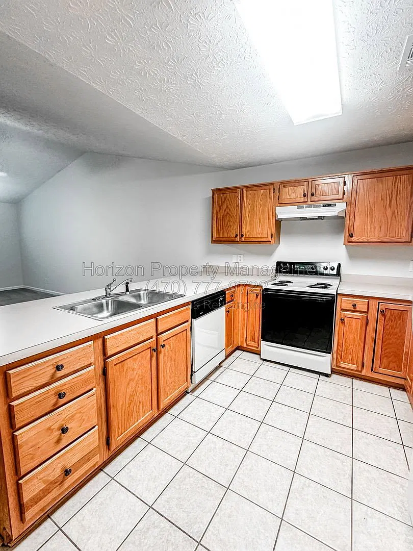 2 bed, 2.0 bath, 1136 sqft, $1,625 — Photo 3