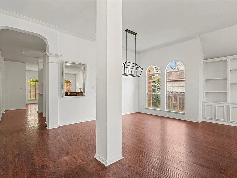 7902 Isaac Pryor Dr — Photo 4