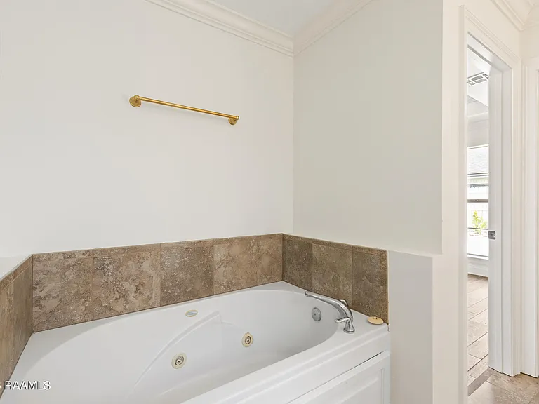 206 Oak Hill Ln — Photo 12