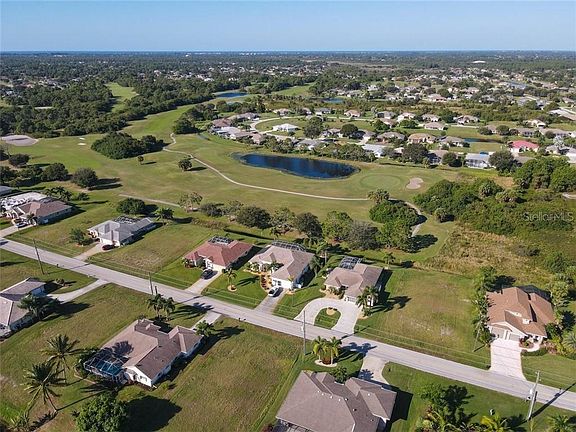 3rd image of 916 Rotonda Cir