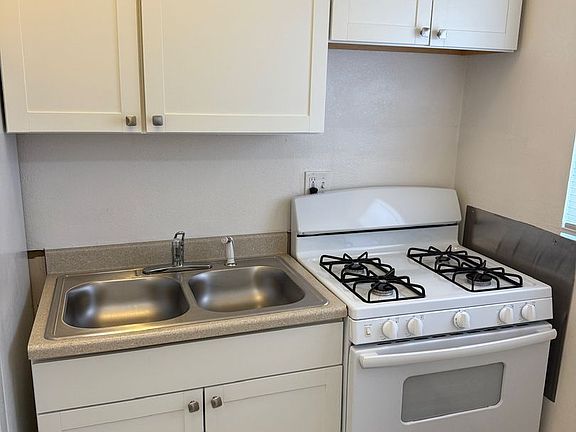 2nd image of 403 N School St APT 6