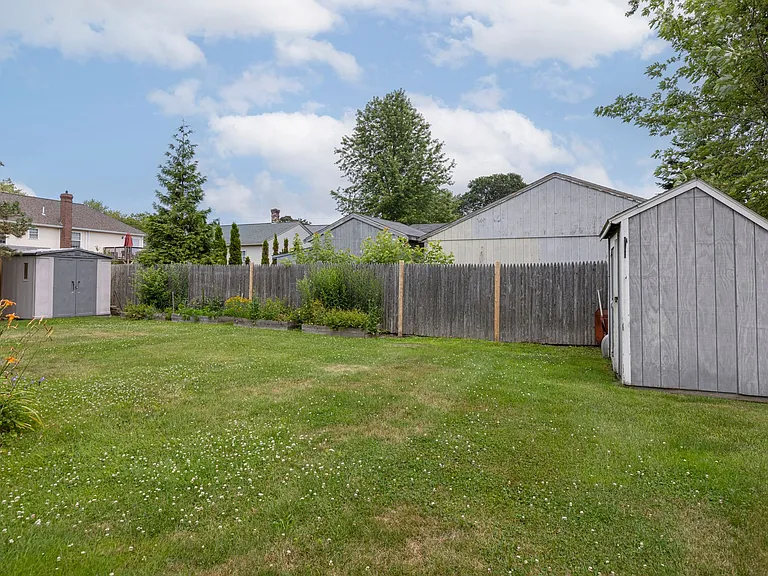 140 & 142 Sawyer Street — Photo 5