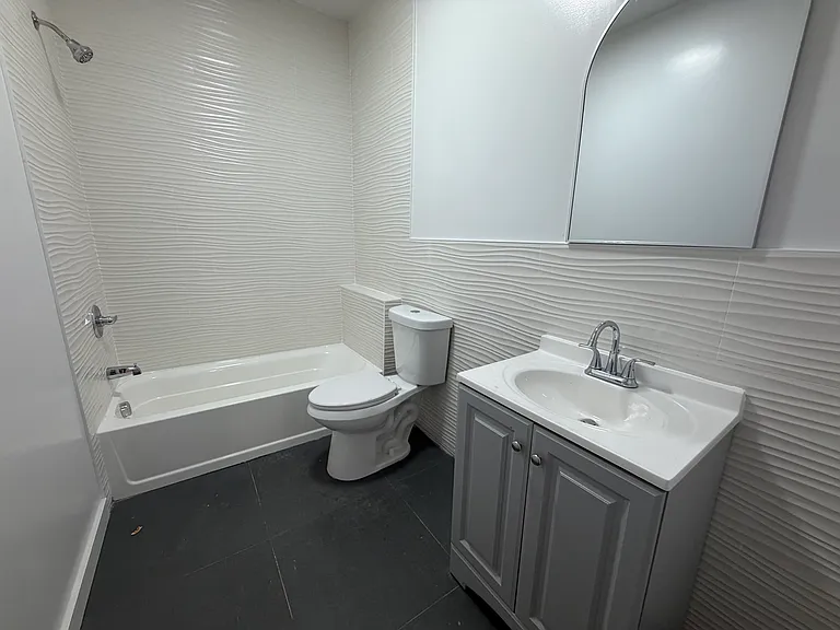 181 Woodside Ave #1F — Photo 7