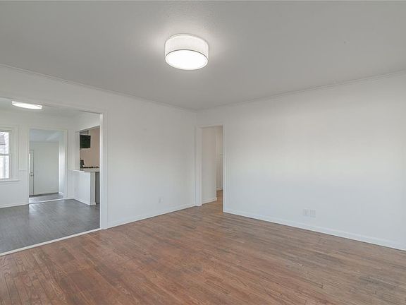 5th image of 1059 Elm Ave
