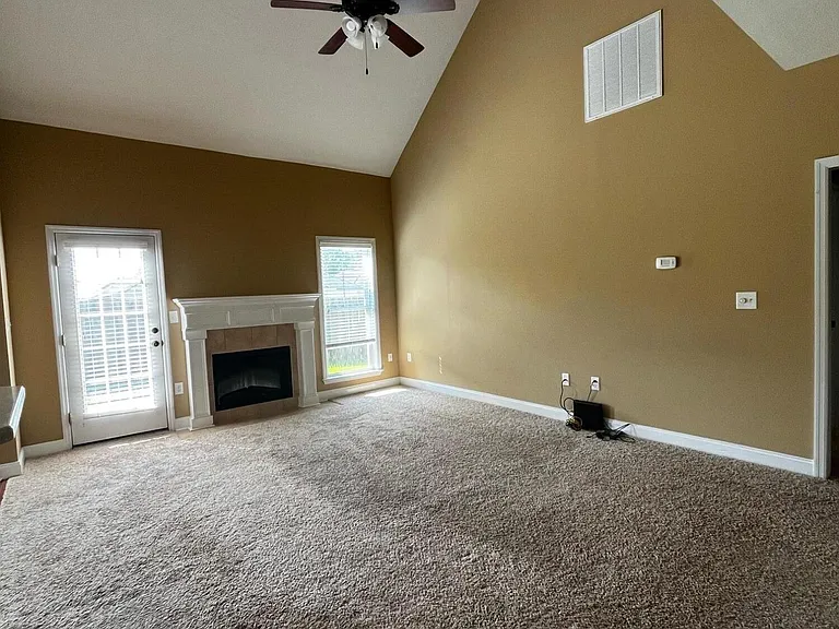 1100 Autumn Blaze Ln — Photo 4