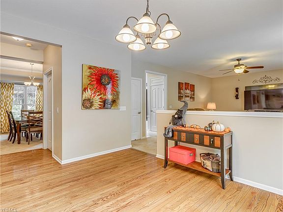 5th image of 3270 Darien Ln
