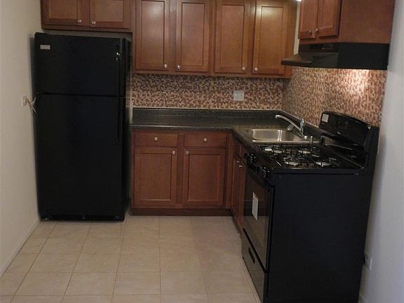 3rd image of 8500 W 87th St APT 8