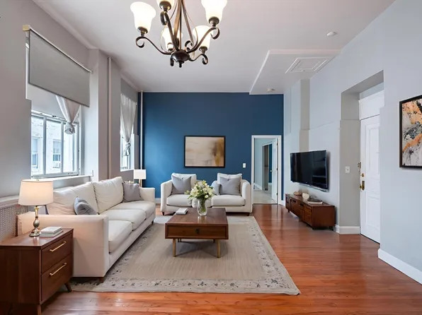 16 Balmoral St Unit 422, Andover, MA 01810