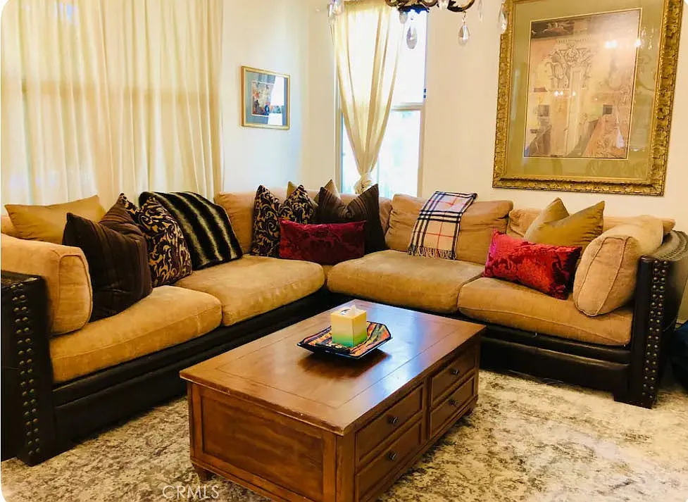 2 bed, 1129 sqft, $4,300 — Photo 2