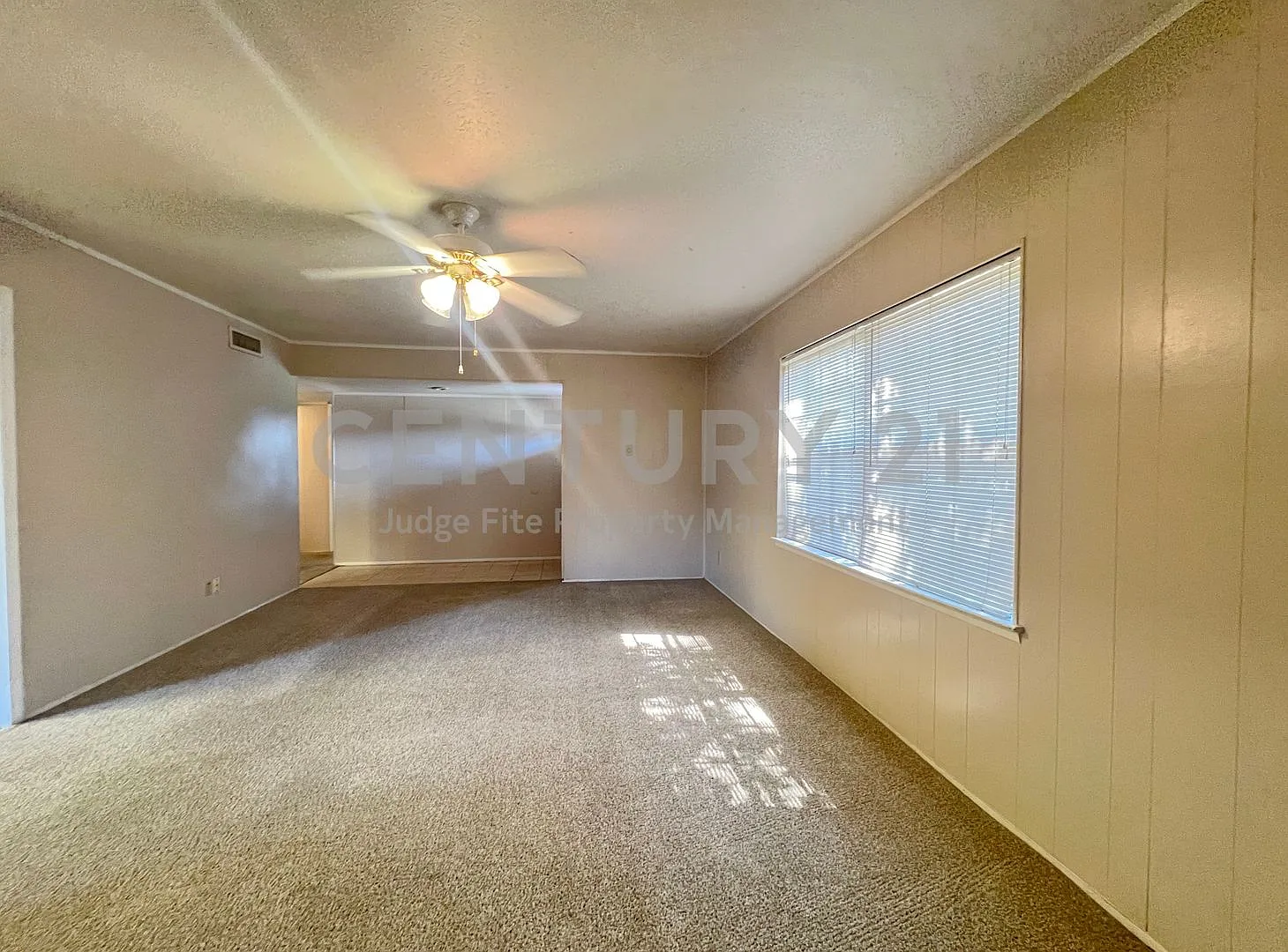 Nice 3/2 Nestled on Shaded Lot in Carrollton For Rent! — Photo 2