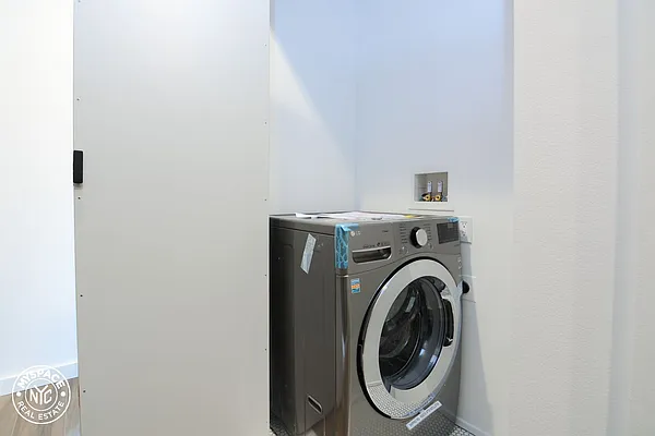 Rented by MySpaceNYC | media 9