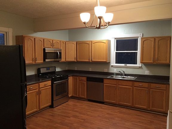 Eat-in kitchen