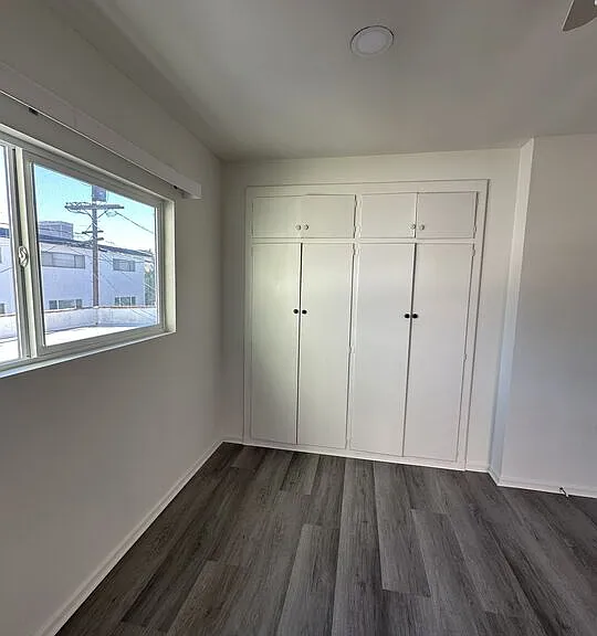 342 1/2 S Serrano Ave — Photo 8