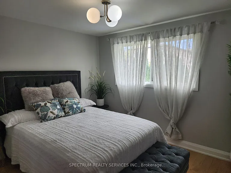 8 Munford Cres — Photo 17