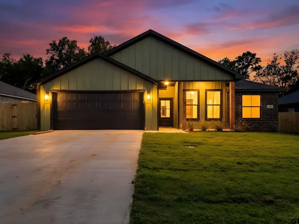 16525 Crossing Cir, Lindale, TX 75771