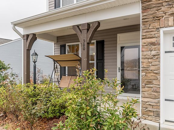 2nd image of 300 Naples Ln