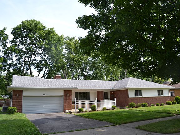 2nd image of 609 Larriwood Ave
