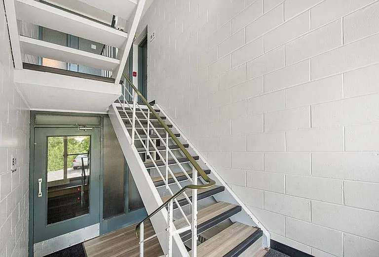 470 Wellington St N — Photo 8