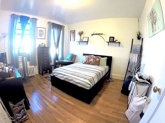 3rd image of 3033 32nd St APT 4C
