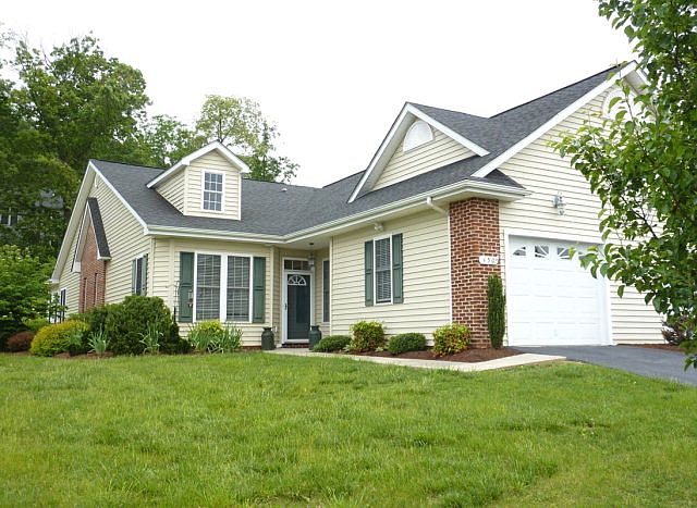 1st image of 450 Silver Oaks Dr