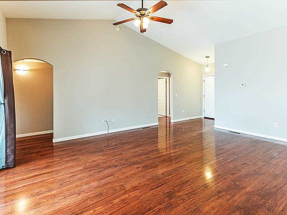 5th image of 253 Walker St