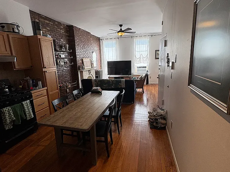 42 Henry St #3 — Photo 4