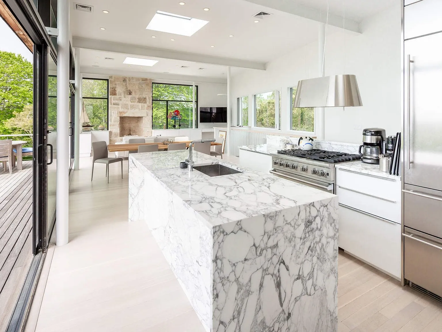 Modern Beach House With Amazing Oceanviews on Surfside Avenue — Photo 1