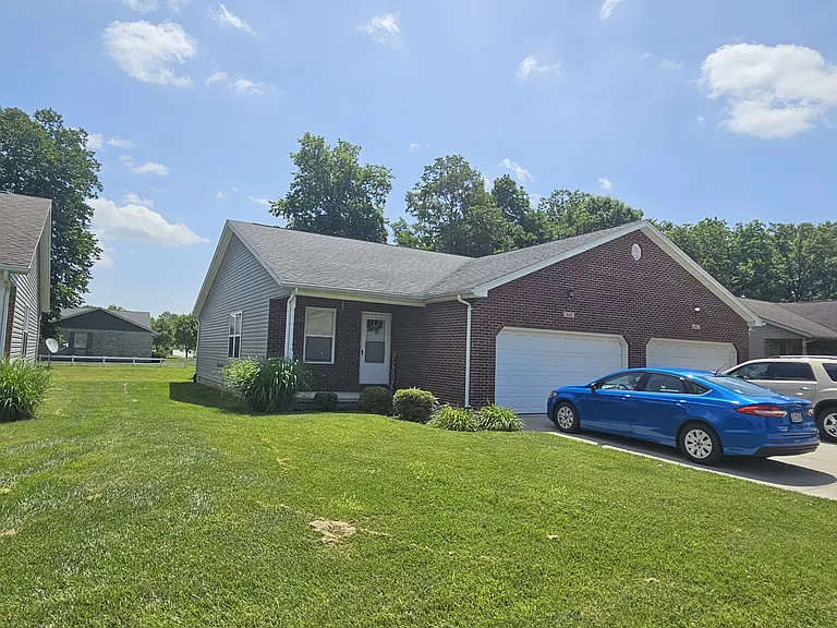 444 Oakleaf Ct #444 — Photo 1