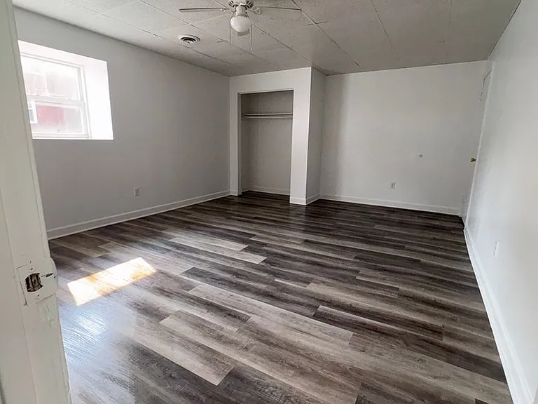 1040 W Princess St #10 — Photo 10