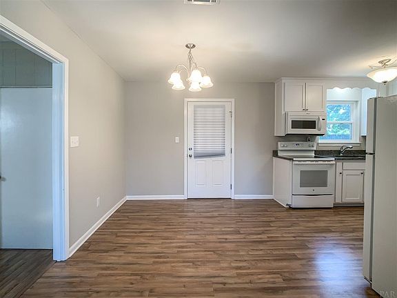 3rd image of 305 Corrydale Dr