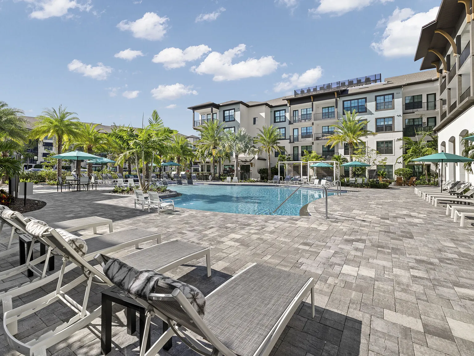 Indigo Stuart Apartments — Photo 2