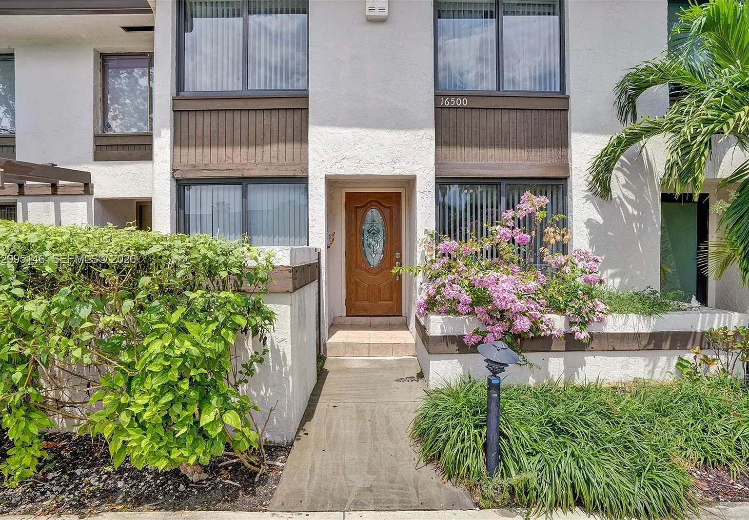 Lakeview Townhomes — Photo 2