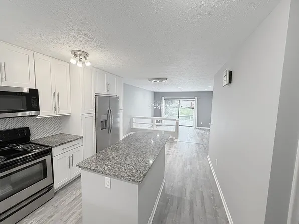 2118 Blue Lac Dr, Haslett, MI 48840