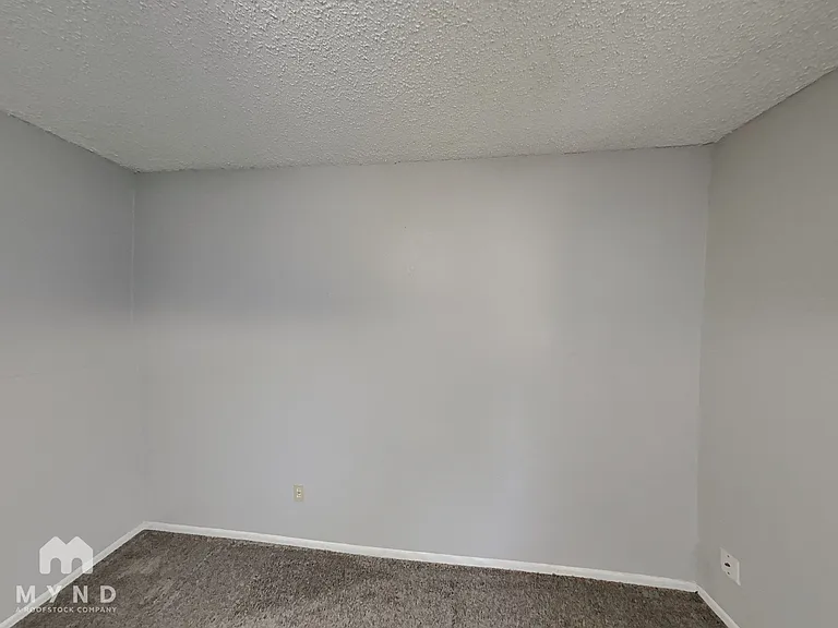 4714 Crested Rock Dr — Photo 15