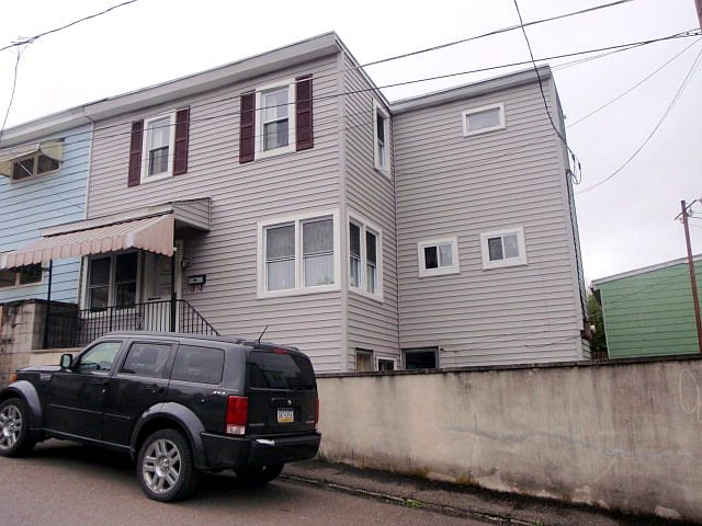 2nd image of 209 N Vine St