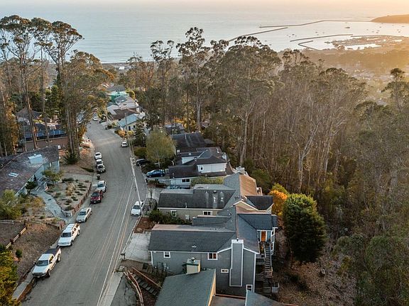 3rd image of 475 El Granada Blvd