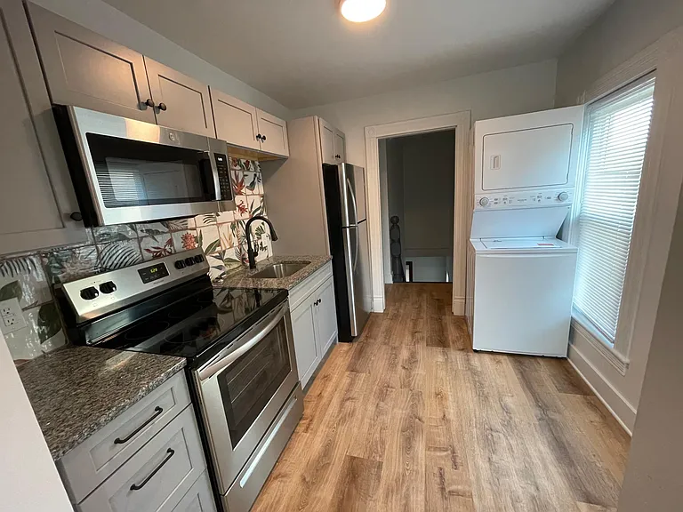 19 Saint John Ave — Photo 10