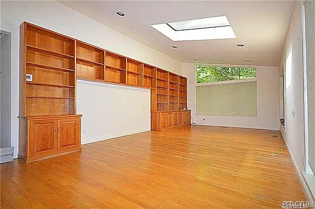 17 Hilltop Dr W — Photo 3