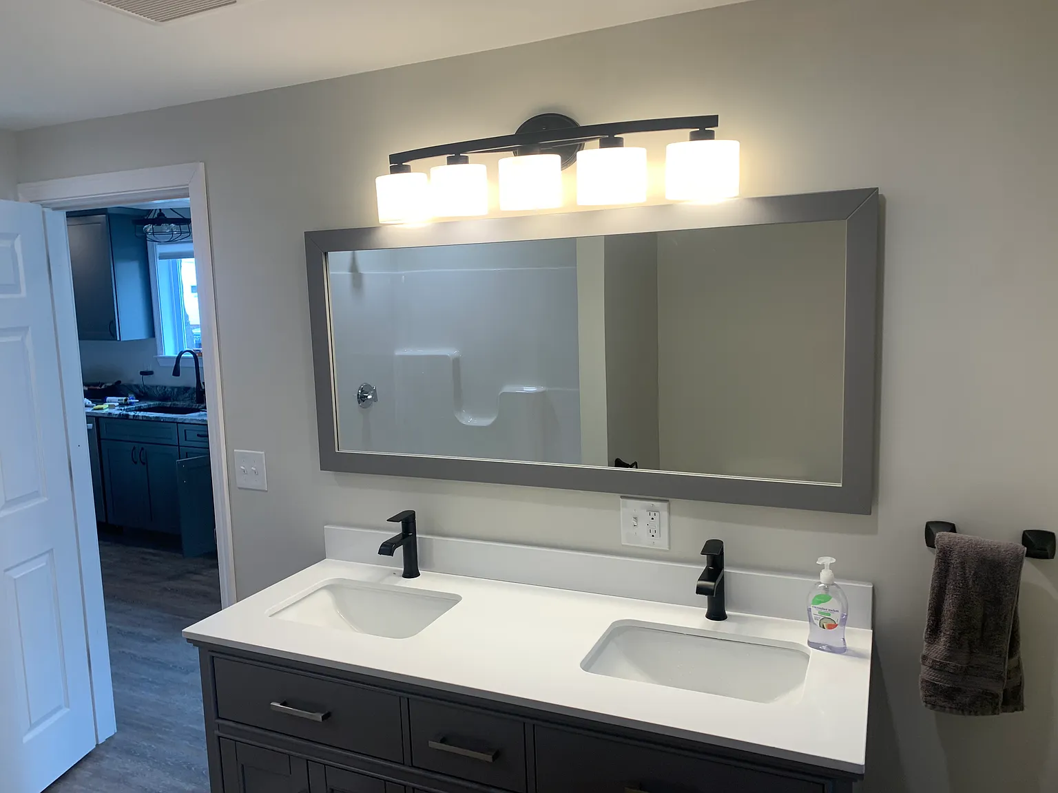 2 bed, 850 sqft, $2,500 — Photo 3