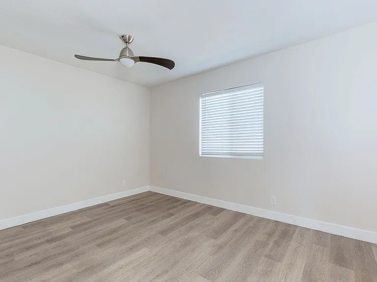 471 Jefferson Blvd — Photo 11