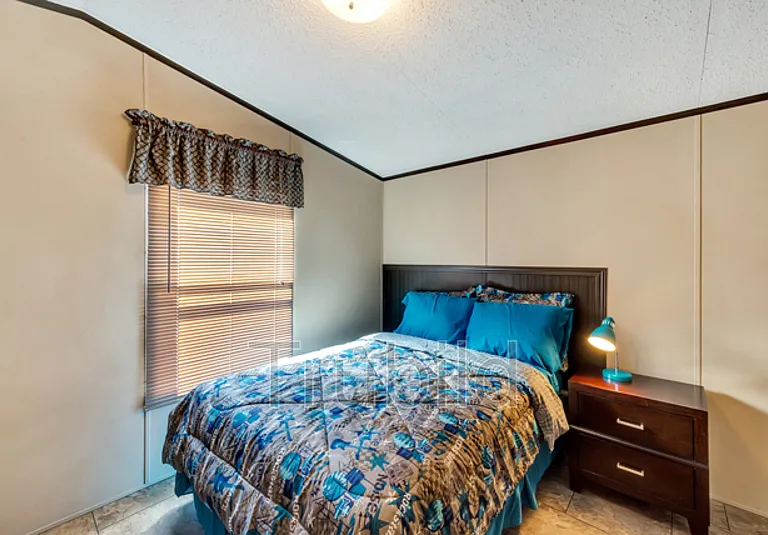 106 Carol Ln — Photo 4
