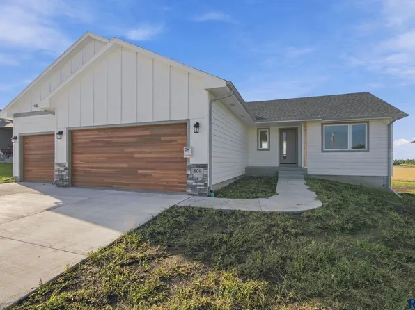 809 Sarah C St, Garretson, SD 57030