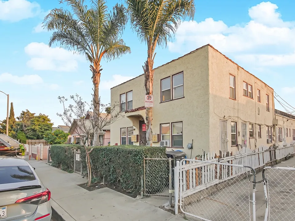 1212 E 76th Pl