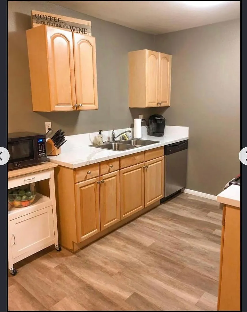 3 bed, 900 sqft, $3,150 — Photo 2