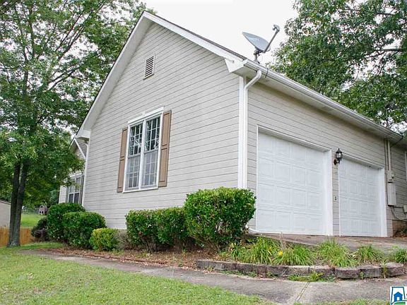 3rd image of 1312 Louise Dr SE